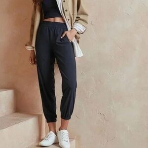 Banana Republic Airstretch Jogger size M